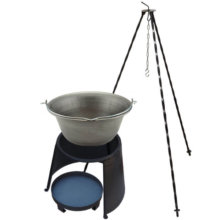 Železný kotlík 6 L (0,75 mm) + chránič plamene 32 cm + ohniště 36 cm + trojnožka 1,2 m